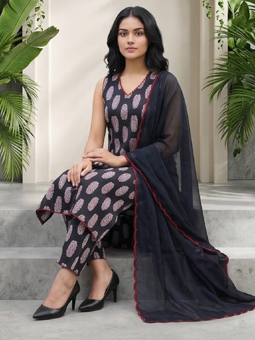Black Sleeveless Kurta Set with Printed Trousers & Chiffon Dupatta