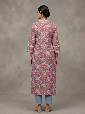Varanga Women Pink Floral Printed V- Neckline Lace Detailed Stright Kurta