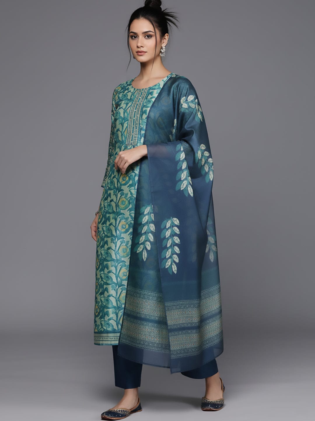 Varanga Women Blue Floral Printed Kurta, Round Neck Straight Kurta Paired With Tonal Bottom And Printed Dupatta.