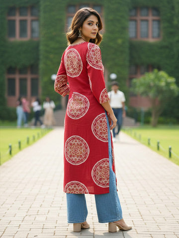 Varanga Red Ethnic Printed Straight Kurta with V-Neck and Three-Quarter Sleeves