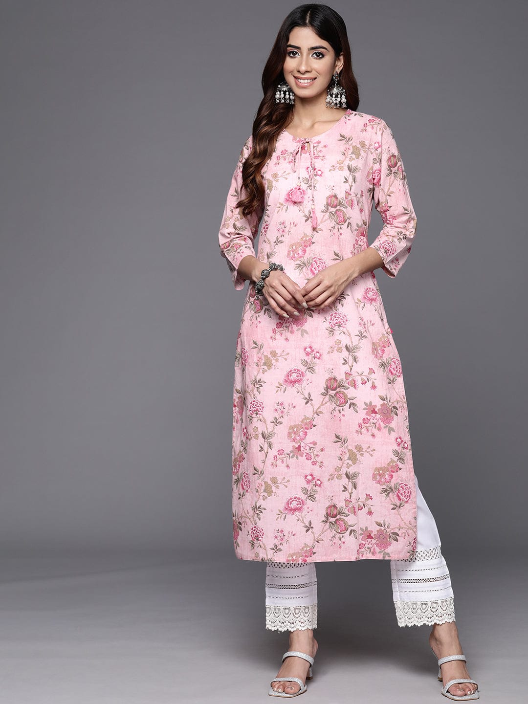 Varanga Women Pink Floral Printed With V Neck And Three Quater Sleeve Straight Kurta Rs Vkur1865