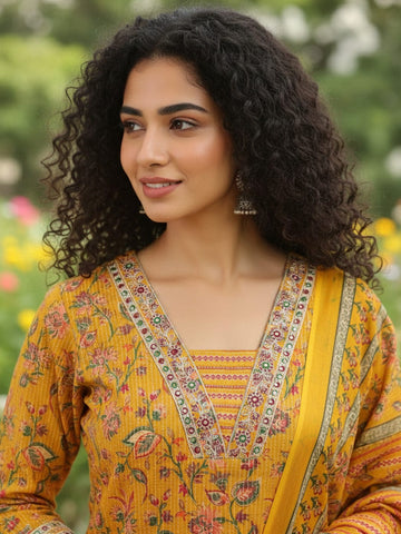 Varanga Ethnic yellow & White Suit Set