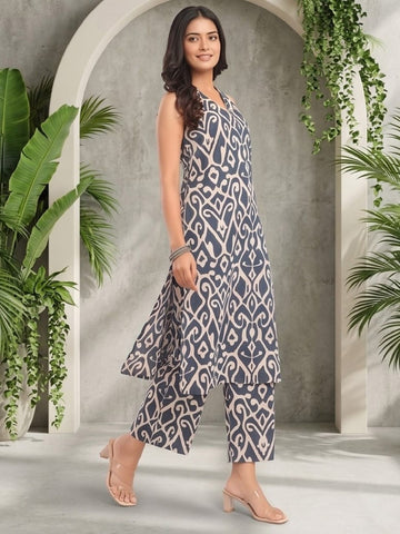 Varanga Women Blue Ikat Printed Straight Kurta With Bottom