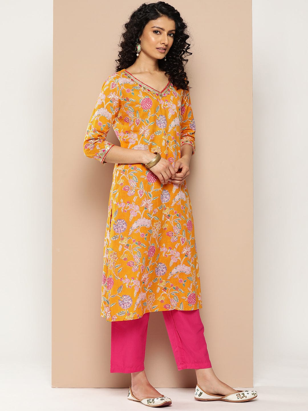 Bunaai Women Printed Kurta and Pant Set with Dupatta