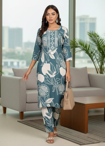 Varanga Women Round Neck Bold Print Kurta Set