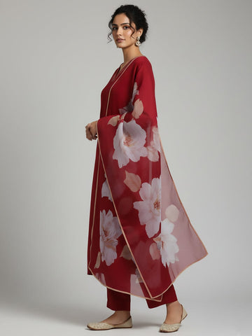 Varanga Women Thread Embroidere Yoke With Lace Detailing Kurta And Trouser With Dupata