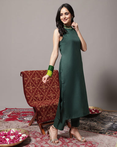 Varanga Regular Halter Neck Kurta With Trousers Dupatta
