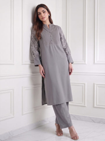 Women Embroidered Kurta With Trousers
