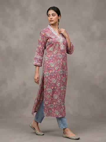 Varanga Women Pink Floral Printed V- Neckline Lace Detailed Stright Kurta
