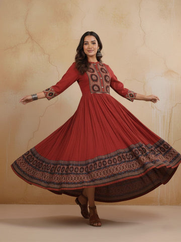 Varanga Traditional Mandarin Collar Long Flare Kurti in Red