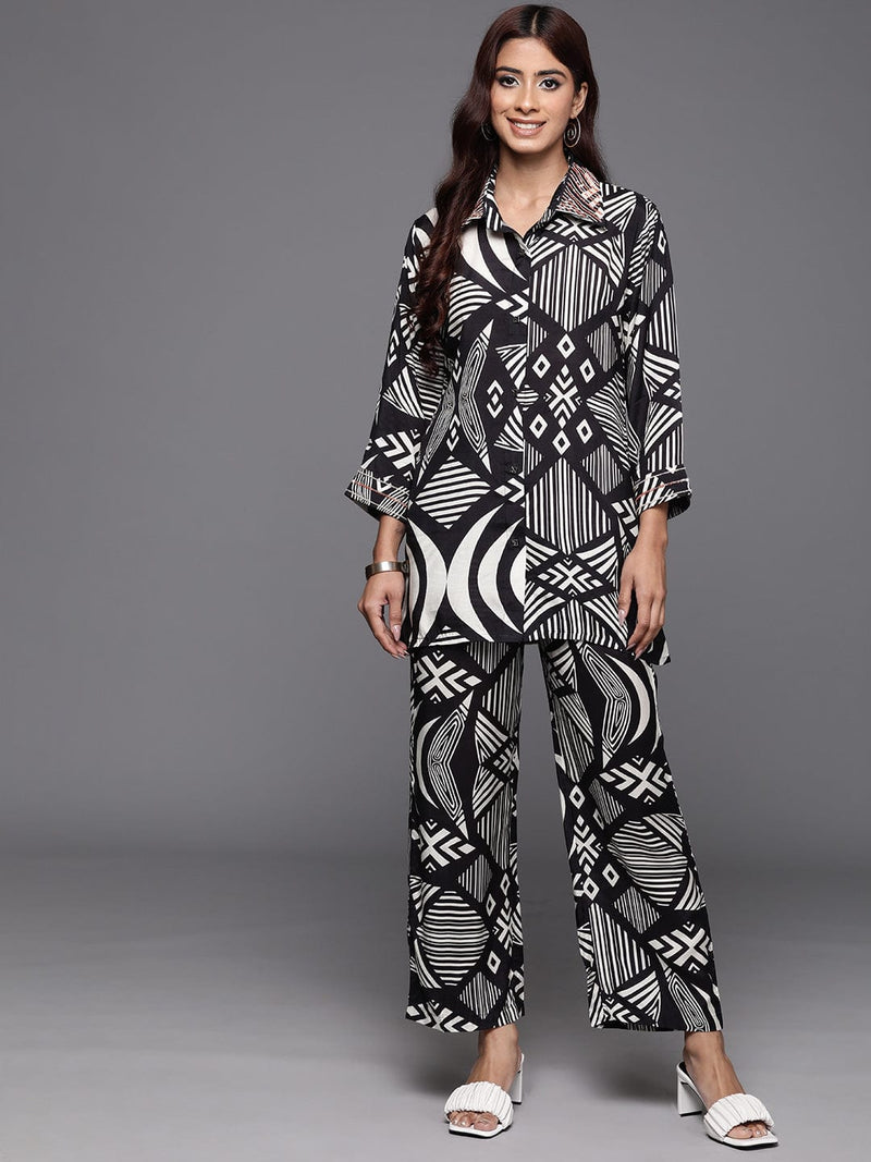 KSUT Women Abstract Printed Embellished Co-Ord Set