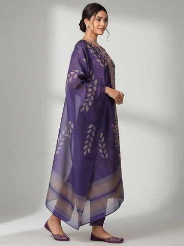 Varanga Women Purple Floral Printed Straight Kurta With Trousers And Printed Dupatta.