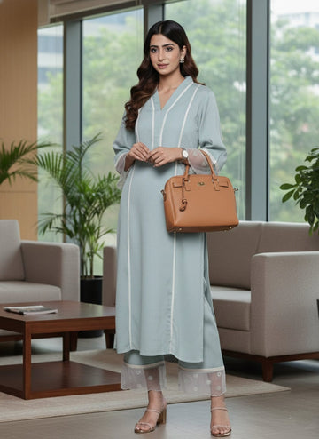 Varanga Women Sea Green Organza And Lace Detailed Kurta Set