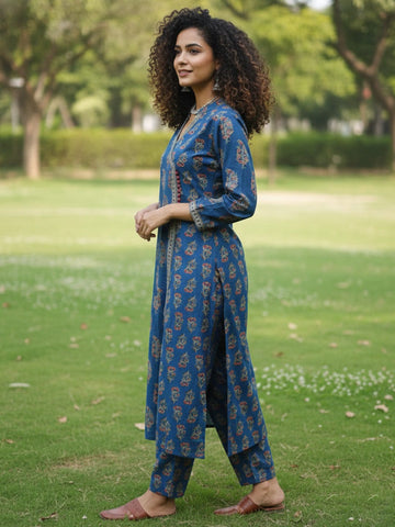 printed angrakha-fit kurta set mandarin-collar kurta with three-quarter sleeves, paired with a straight-fit trouser