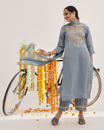 Varanga Women Grey Embroidered Kurta Set With Dupatta