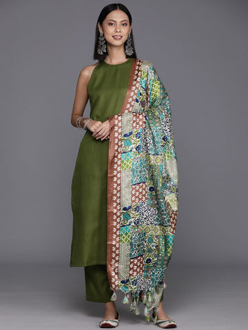 Varanga Women Green Solid Kurta Set Paired With Printed Dupatta