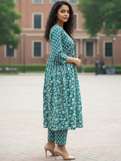 floarl  print Aliya-cut kurta in blue and white, teamed with regular-fit ankle-length trousers.