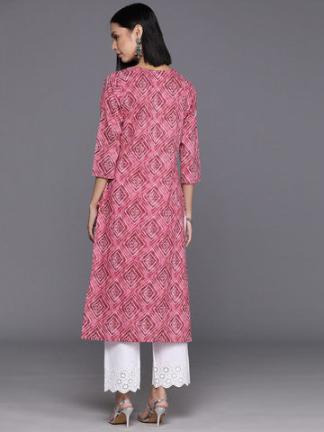 Varanga Women Pink Bandhani Printed Straight Kurta With Three Quarter Sleeves