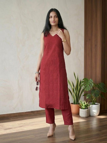 The Linear Crimson Kurta Set With Dupatta