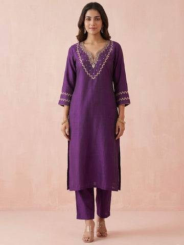 Women's Purple Embroidered Kurta Set With Embellished Net Dupatta