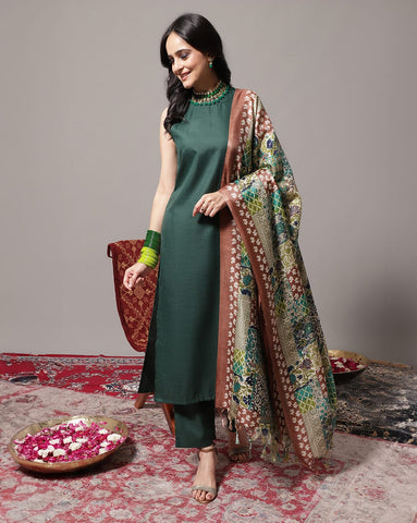 Varanga Regular Halter Neck Kurta With Trousers Dupatta