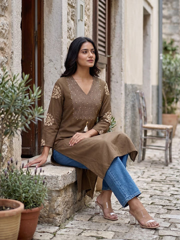 Straight Kurta With Embroidered Yoke