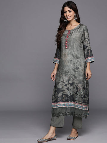 Varanga Women Green Floral Printed Straight Kurta Paired With Tonal Bottom And Tonal Organza Embroidered Dupatta