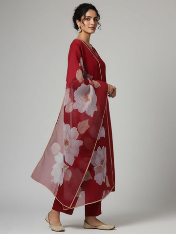 Varanga Women Thread Embroidere Yoke With Lace Detailing Kurta And Trouser With Dupata