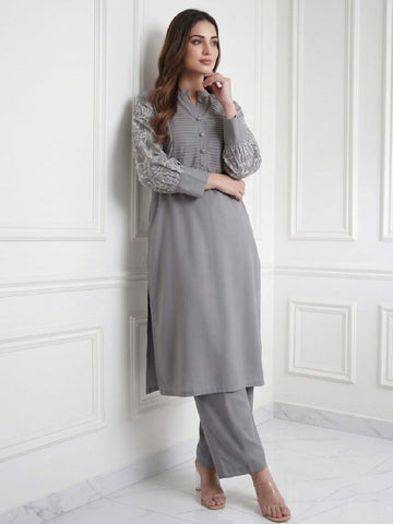 Women Embroidered Kurta With Trousers