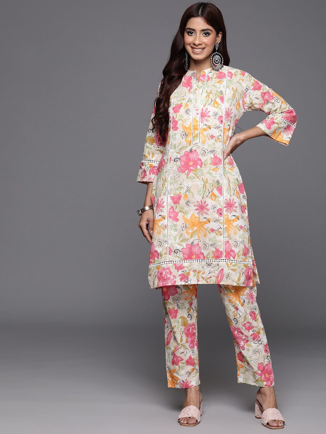 KSUT Women Off White Floral Printed Kurta With Bottom
