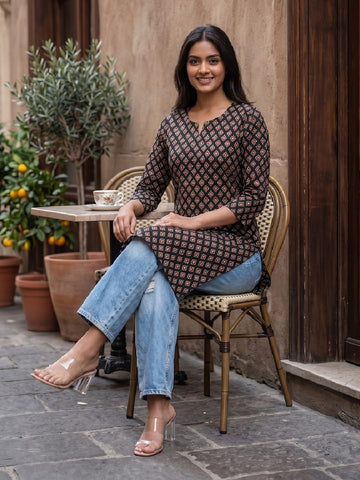 Women's Black Ethnic Motif Printed Straight Kurta
