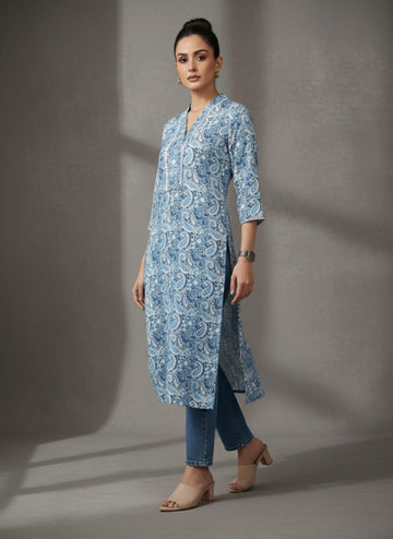 Varanga Women Paisely Printed V Neck Straight Kurta