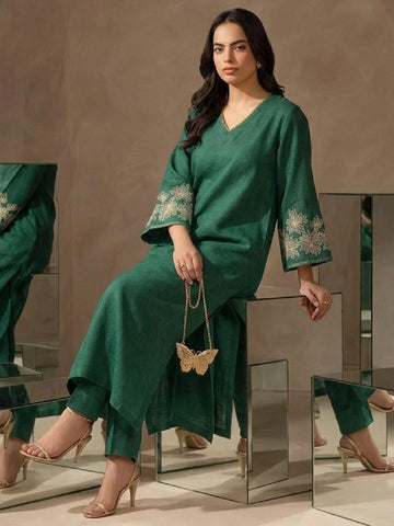 Green Embroidered Bell Sleeve Kurta Set With Straight Pants
