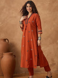 Thread embroidered panelled kurta paired with a pair solid trousers