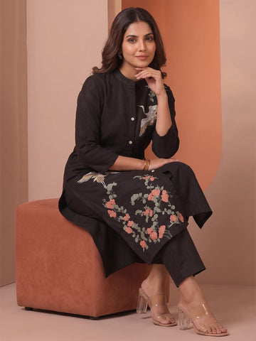 Varanga Women Embroidered Regular Thread Work Kurta with Trousers