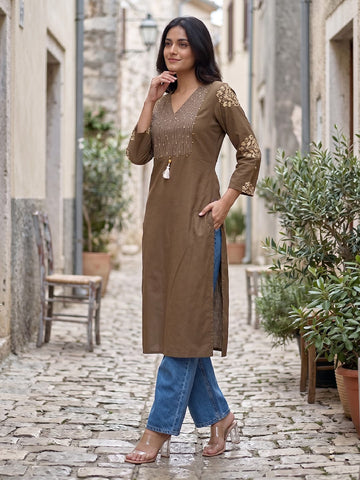 Straight Kurta With Embroidered Yoke