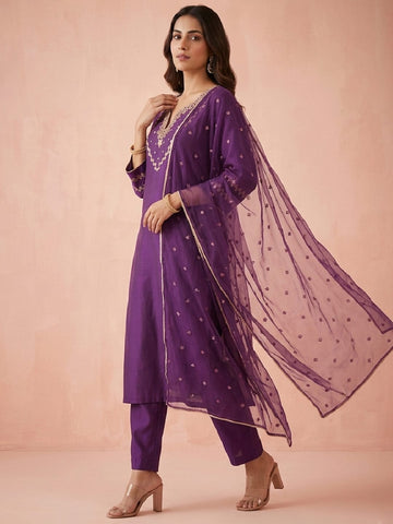 Women's Purple Embroidered Kurta Set With Embellished Net Dupatta