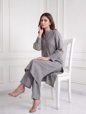Women Embroidered Kurta With Trousers
