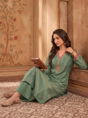 Varanga Women Embroidered dori Work Kurta with Palazzos & With Dupatta
