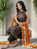 Varanga Women Sleeveless Panelled Floral Print Straight Fit Kurta Paired With Solid Trousers