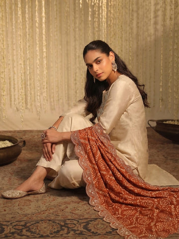 Off-White Embroidered Kurta Set With Printed Scallop Border Dupatta
