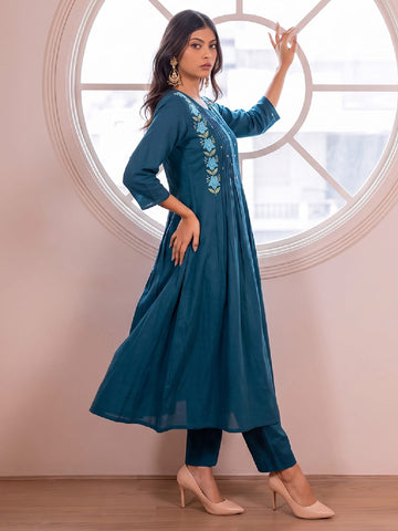 Women's Teal Blue Floral Embroidered Kurta With Trousers