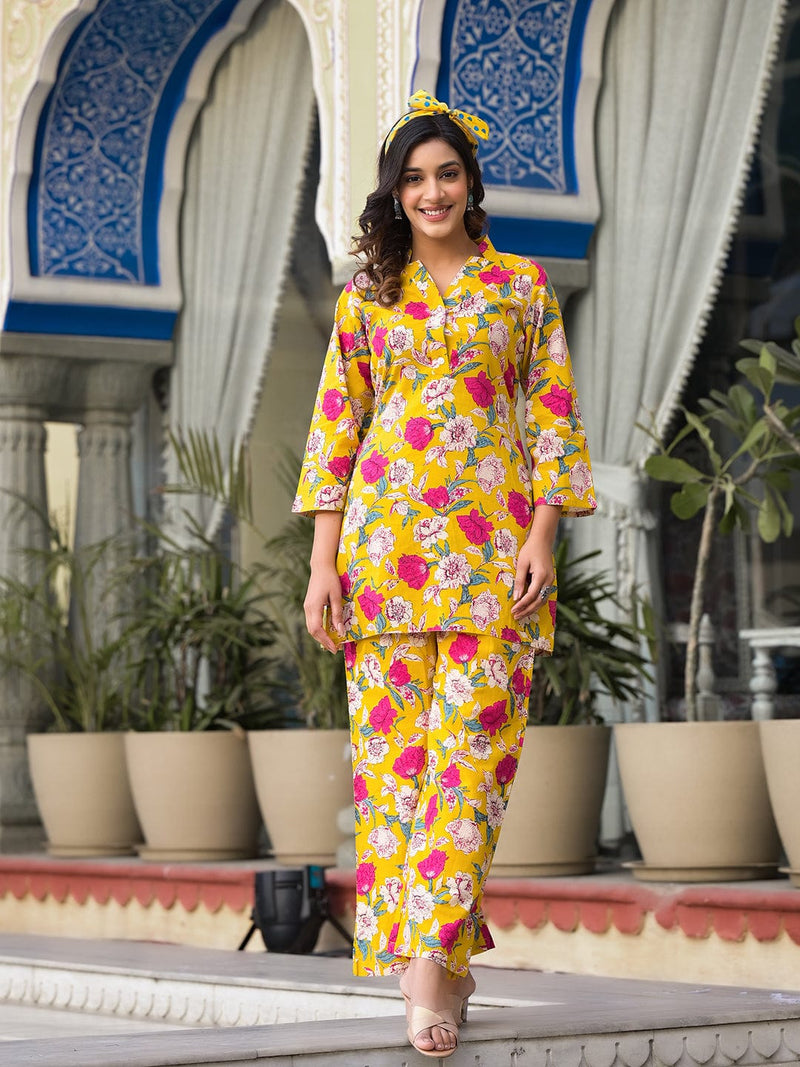 KSUT Women Yellow Floral Printed Notch Collar V-Neck Co-Ords