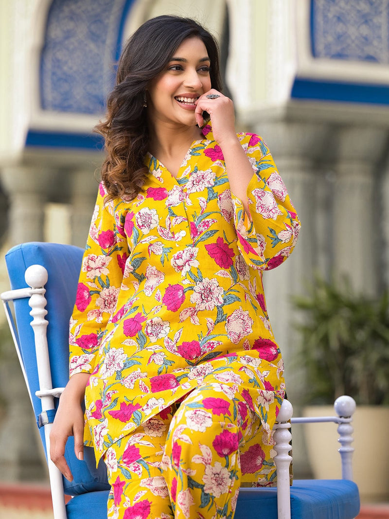 KSUT Women Yellow Floral Printed Notch Collar V-Neck Co-Ords
