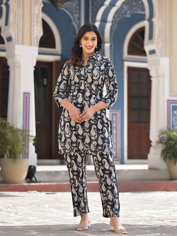 KSUT Women Black And White Paisley Printed Cotton Co-Ords