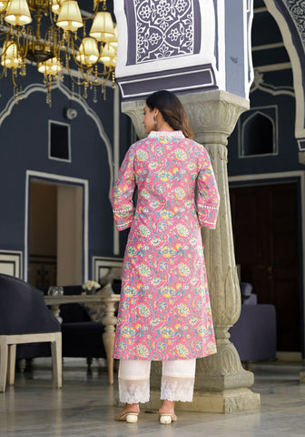 Varanga Women Pink Floral Printed V- Neckline Lace Detailed Stright Kurta