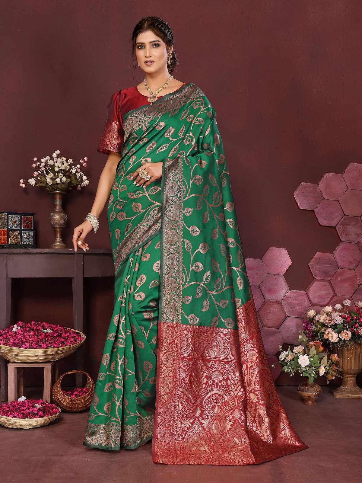 Varanga Women Banarasi Saree With Blouse Piece
