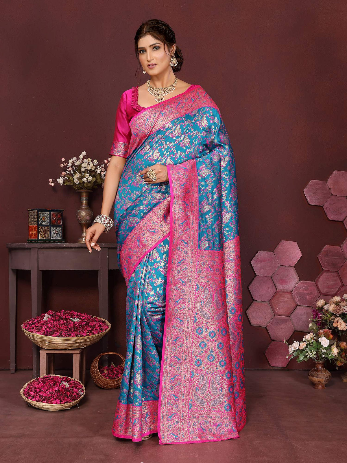 Varanga Women Banarasi Saree With Blouse Piece