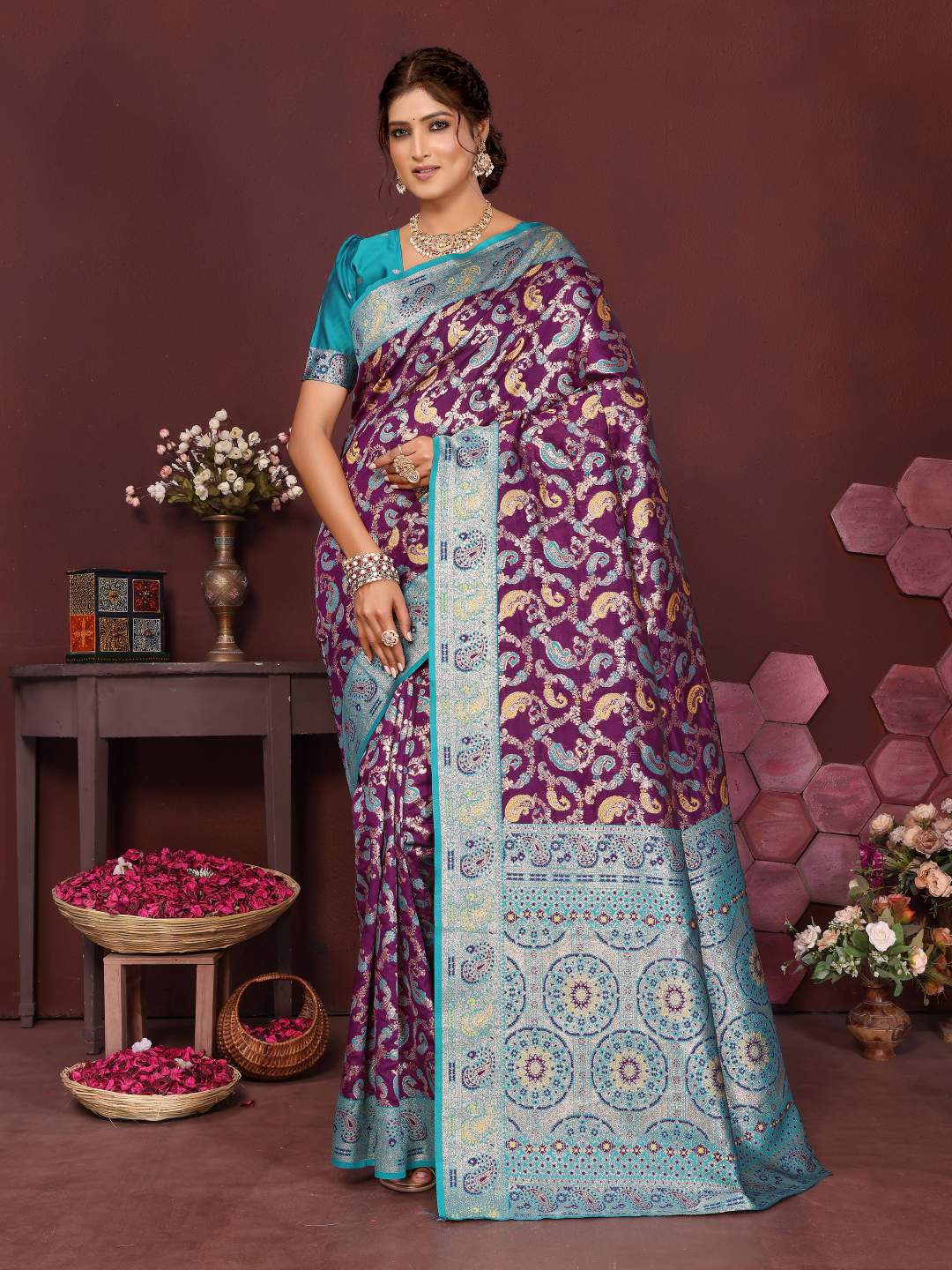 Varanga Women Banarasi Saree With Blouse Piece
