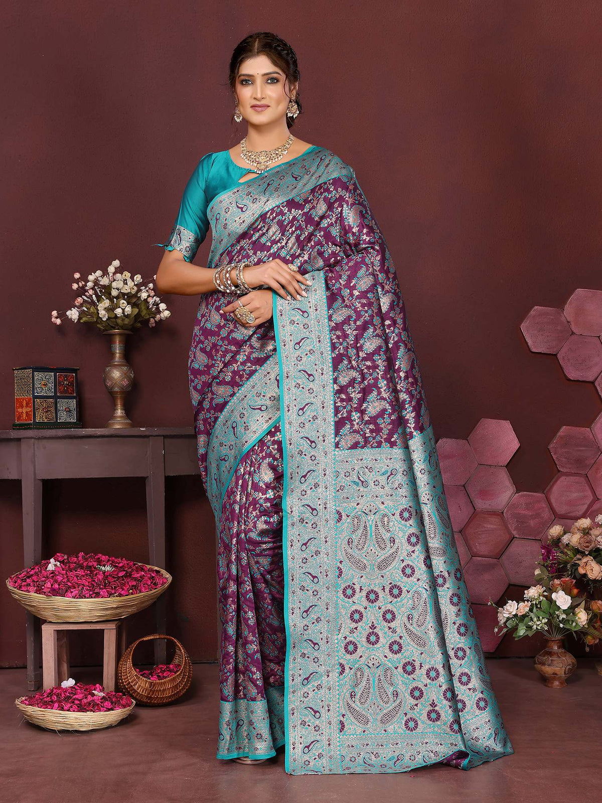 Varanga Women Banarasi Saree With Blouse Piece